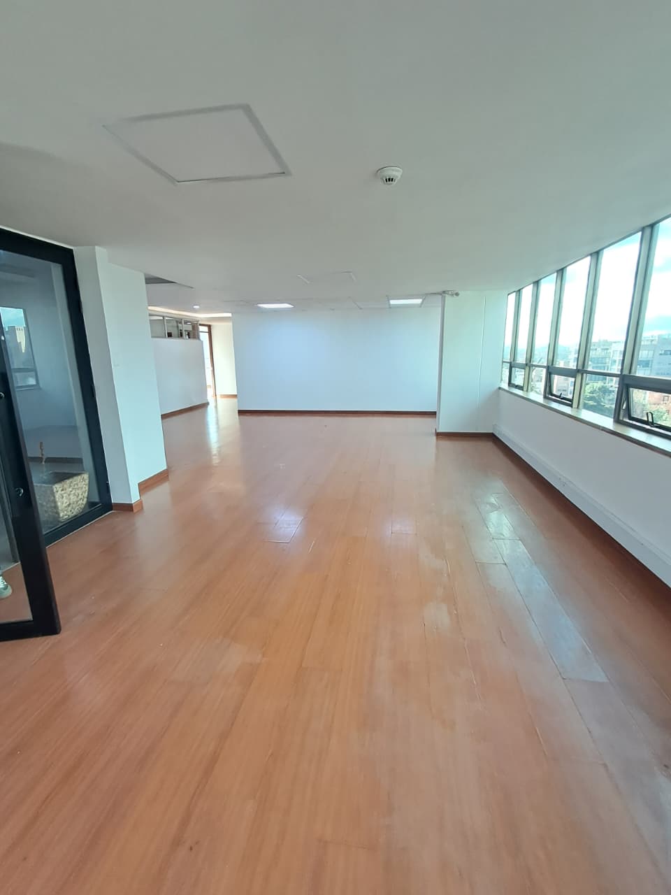 Amplia Oficina En Arriendo En La Cabrera