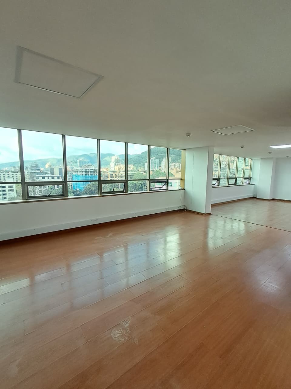 Amplia Oficina En Arriendo En La Cabrera