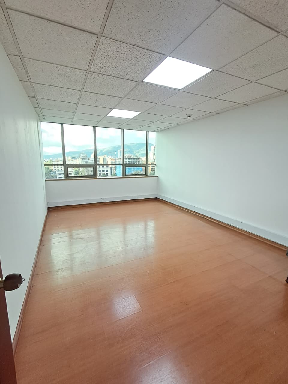 Amplia Oficina En Arriendo En La Cabrera