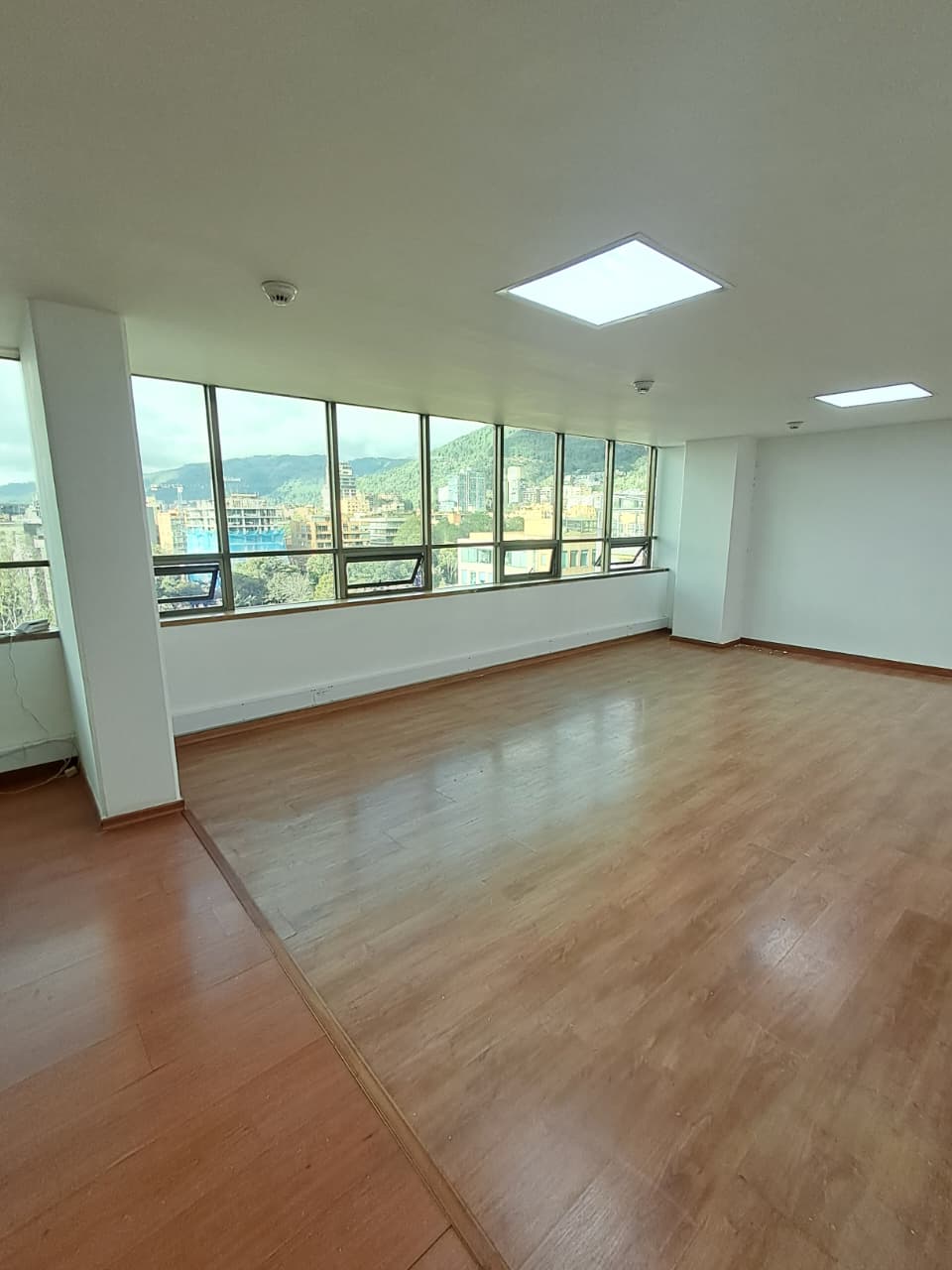 Amplia Oficina En Arriendo En La Cabrera