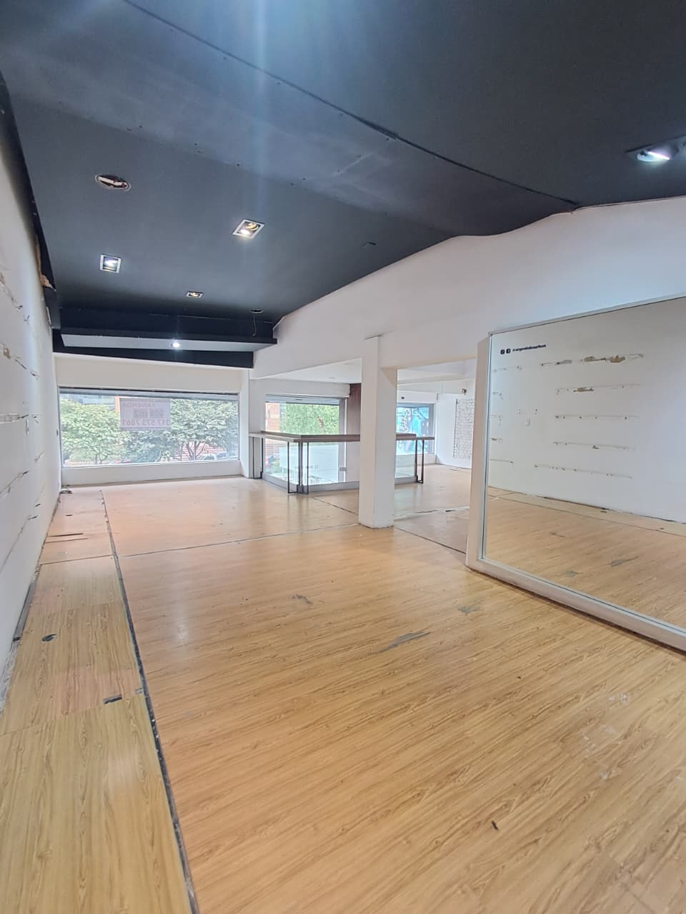 Amplio y Luminoso Local En Arriendo En Zona T